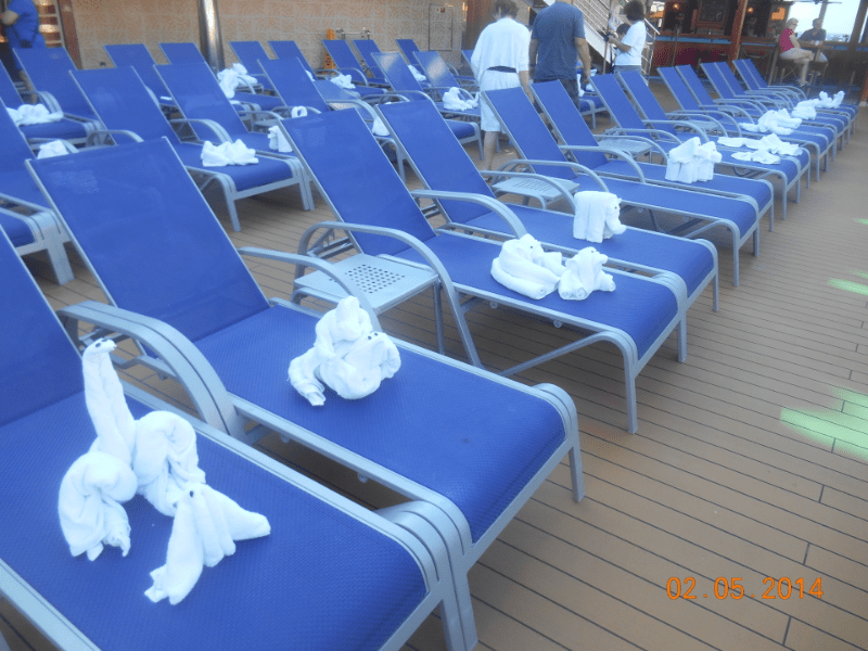 Carnival Dream, Towel Animals by the pool