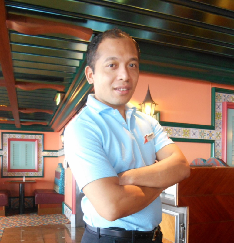 Carnival Victory Lido waiter
